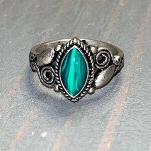 925 Sterling Silver Green Swirl Ring